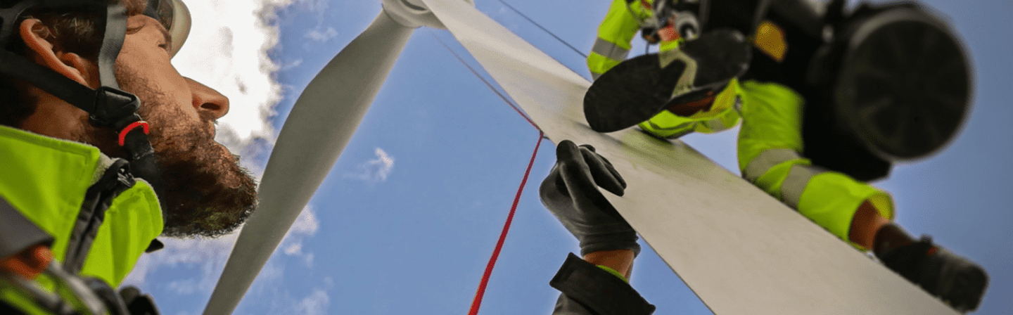 Trabajadores de la industria eólica que trabajan en alta mar